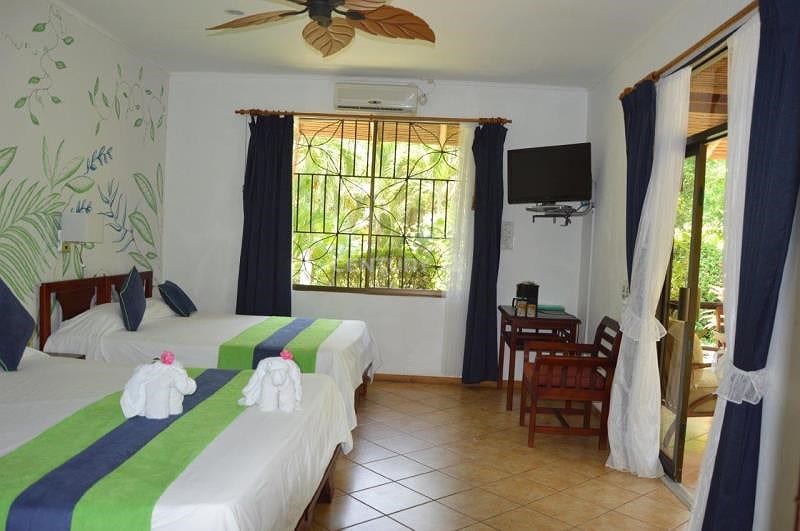 17 ACRES - 52 Room Hotel With Pool And Restaurant Located In Dominical!!!!