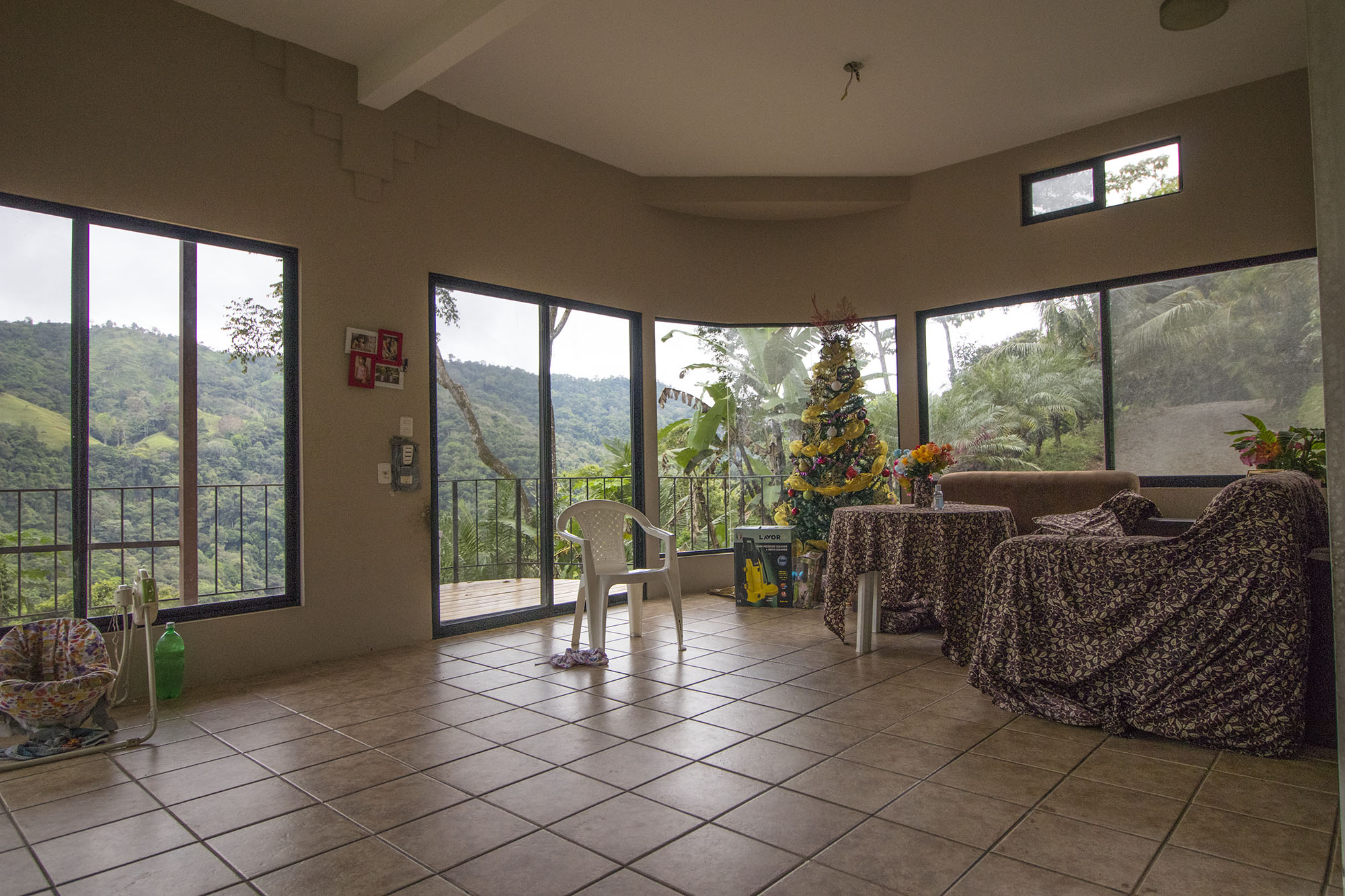 1.24 ACRES - Two Bedroom, Open Architecture, Spectacular Valley and Mountain View, Very Private, 15 Minutes From Dominical!!!