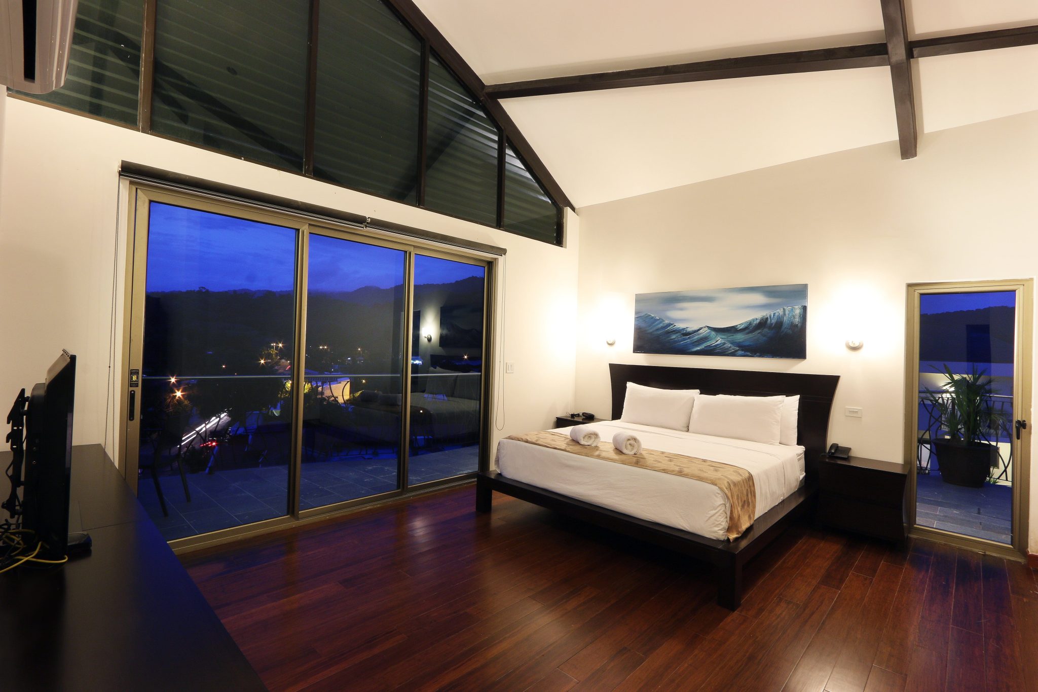 CONDO- 1 - 3 Bedroom Luxury Condos Located In Oceano Boutique Hotel!!!