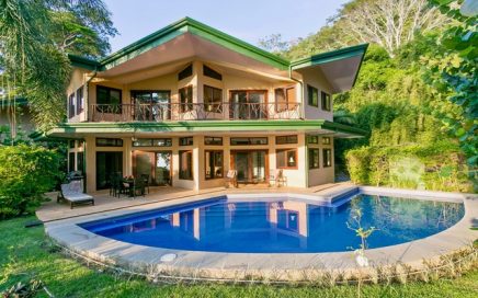 CABALLITOS DEL MAR – 3 Bedroom Beach Front Villa With a Pool!!!