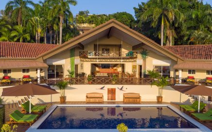 3.9 ACRES – 9 Bedroom Sunset Ocean View Estate With Pool In Manuel Antonio!!!!!