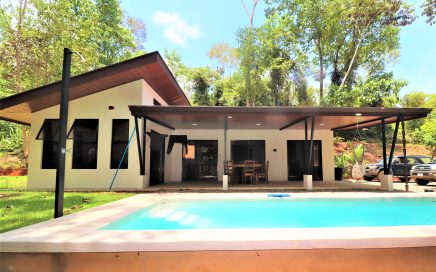 1 ACRE – 2 Bedroom Home With Pool, Easy Access, River, Rainforest Setting!!!!!