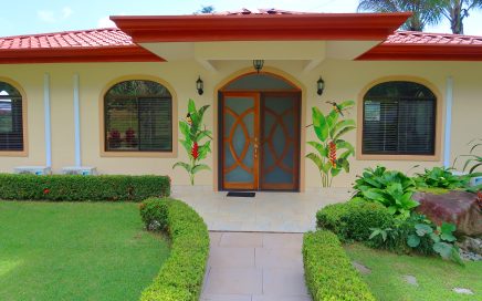 0.15 ACRES – 3 Bedroom Home With Pool And Beautiful Gardens In Gated Community!!!
