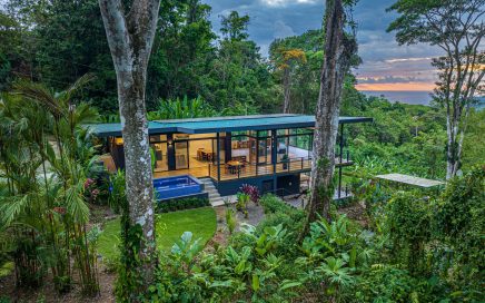 2.47 ACRES – 3 Bedroom Luxury Home With Infinity Pool And Great Ocean & Jungle Views!!!!