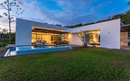 5.4 ACRES – 3 Bedroom Luxury Home With Stunning Ocean View Plus Guest House!!!!