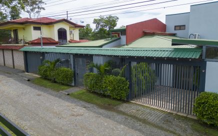 0.1 ACRES – 4 Bedroom Tico Home Located Right In San Isidro City, Close To All The Amenities!!!!