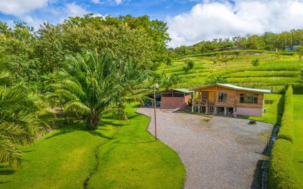0.39 ACRES – 2 Bedroom Charming Wooden Cabin, Conveniently Located In Palmar Sur!!!!