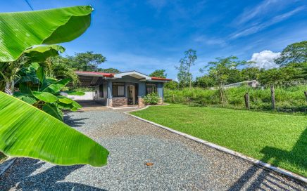 0.12 ACRES – 2 Bedroom Tico Home, Within Walking Distance To The Beach In Uvita Downtown!!!!
