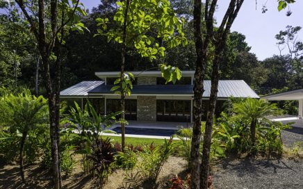 1.28 ACRES – 2 Bedroom Luxury Home With Pool Fully Furnished In The Hills Of Matapalo!!!!
