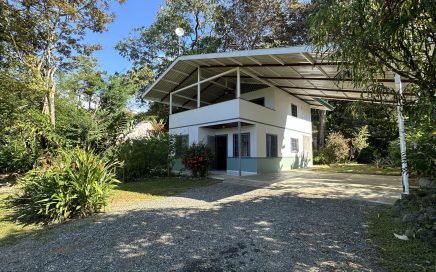 0.33 ACRES –  3 Bedroom Cozy Rustic Home Surrounded By Breeze, Trees, And Monkeys!!!!